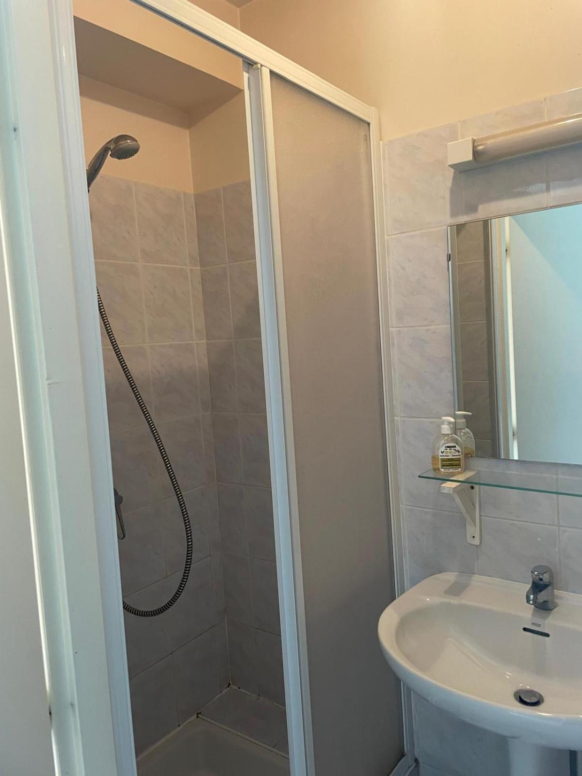 Apartment Petit Avec Parking, Tres Bien Equipe Proche Des Thermes Et Du Centre Nouvelle Literie *